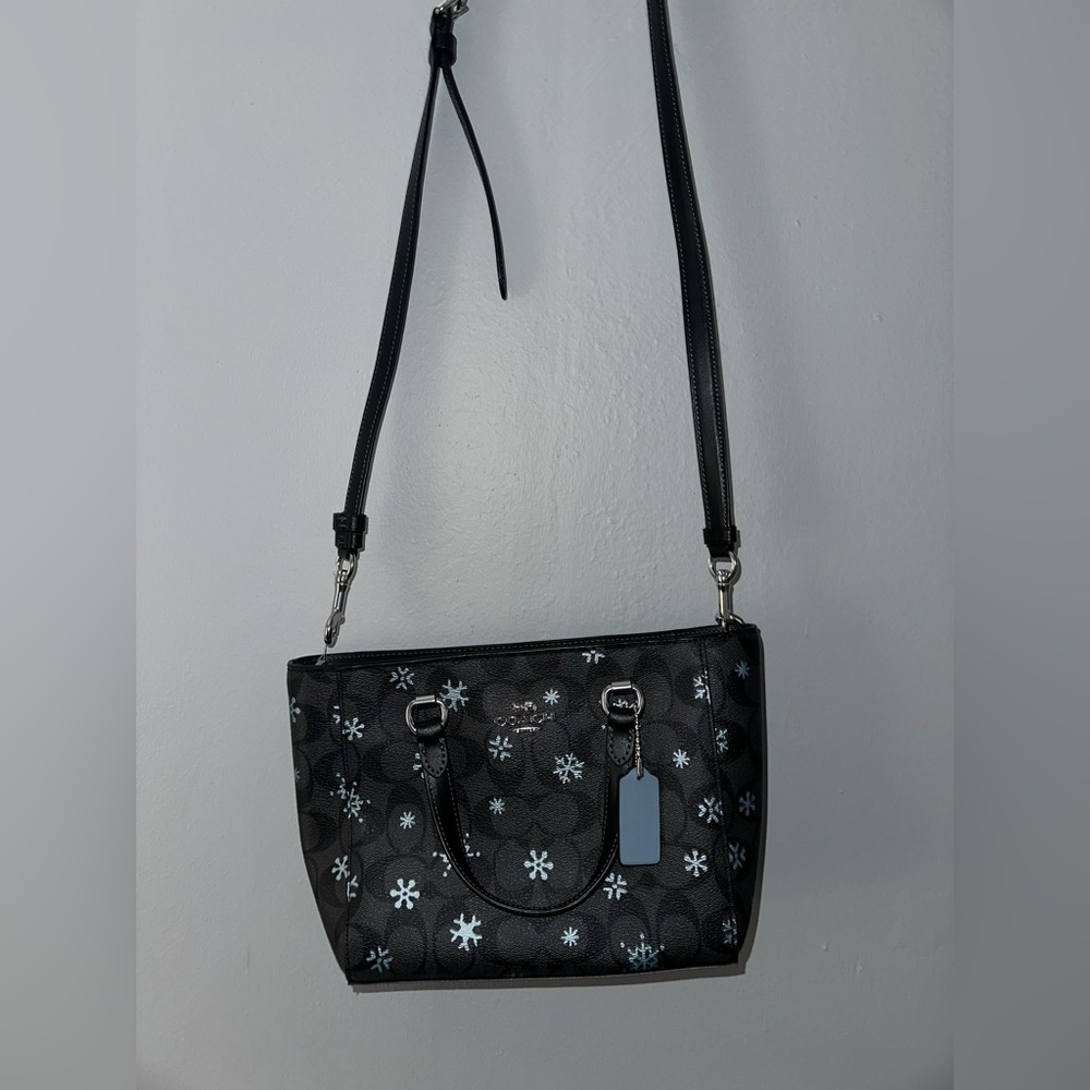 A coach bag never used in good condition!